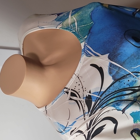 Reina Butterfly Floral Travel Dress! W/POCKETS - Picture 7 of 13